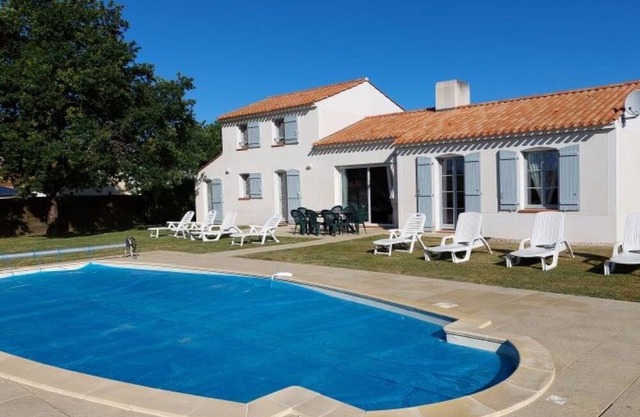 Villa 'Calme' with Private Pool, Private Terrace and Wi-Fi