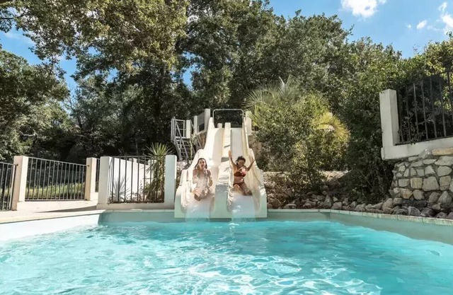 Camping Slow Village Provence Occitanie* - 4 room cabin for 6 people