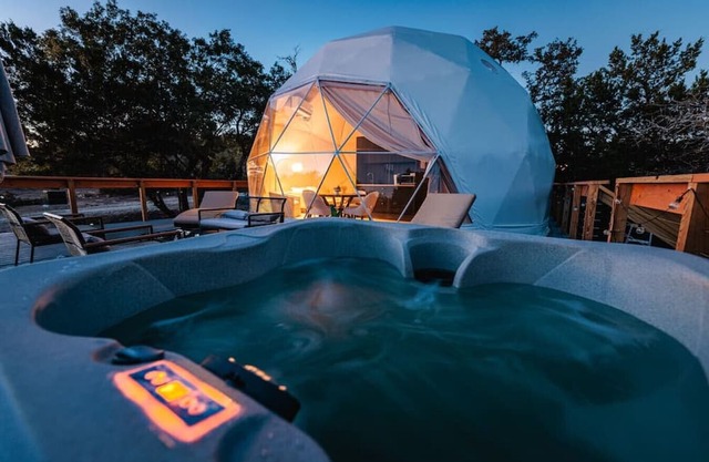 *Stars*Hot tub*Wifi*King Bed*Luxury*15 Min to town