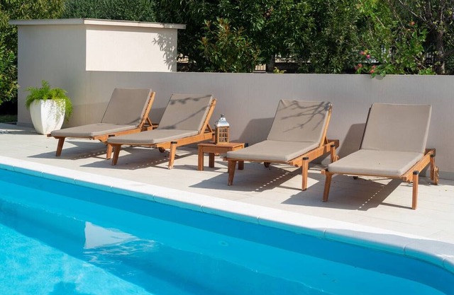 Relax Villa Tanasia with a pool near Split