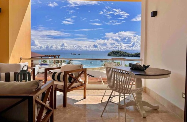 Spectacular Bay View Apartment Studio, King Bed, Rooftop Terrace Pool, Gym