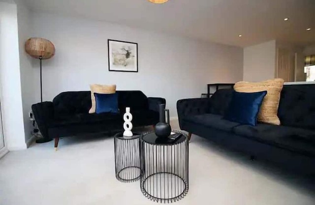 Seymour Way (Stunning 4 bed with FREE parking)