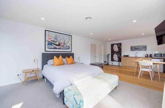 Stunning sunny Brand new Studio with amazing views