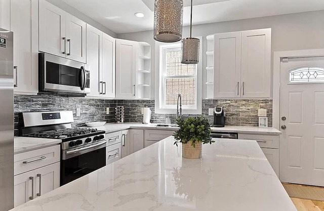 NEW Spacious Home | Private Roofdeck | Gameroom