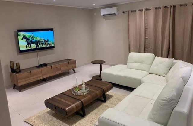 Executive 3 bedrooms fully furnished apartment close to amenities