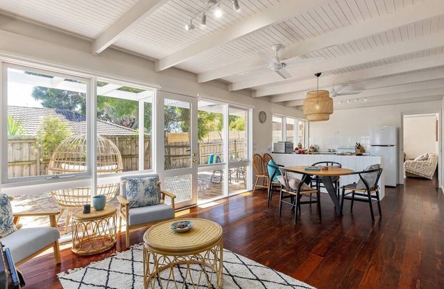 Rosebud Hideaway Cute Contemporary by the Beach
