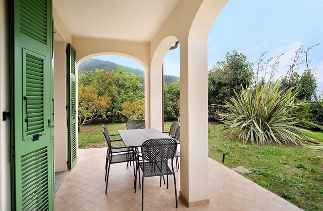 Apartment 'Vallebona' with Private Terrace and Wi-Fi