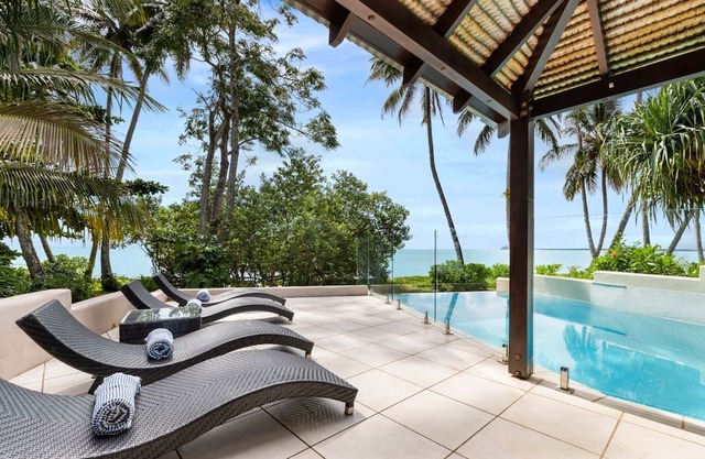 The Beach Villa on Newell Beach n A romantic getaway in the tropics.