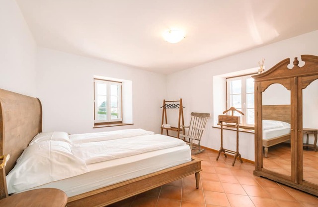 Apartment 'Maso Renner Quadrilocale Torre' with Mountain View, Shared Garden and Wi-Fi