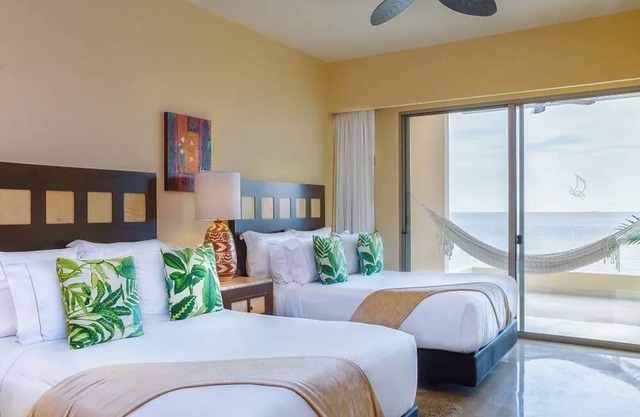Ocean-View Deluxe Room w/ Private Terrace & Hammock – Puerto Vallarta