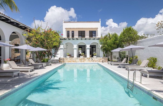 Villa Raes Tulum – Spacious Villa with, 2 Pools, Fitness room & Pickleball Court