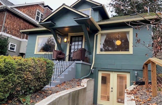 Gorgeous Art Home. Family, pets, friends, welcome!