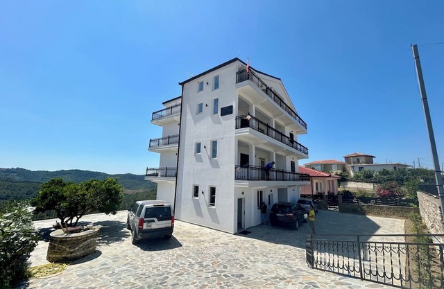 Ishëm Greenview Apartments