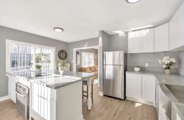 Welcoming 2-bedroom house with AC in Oakland