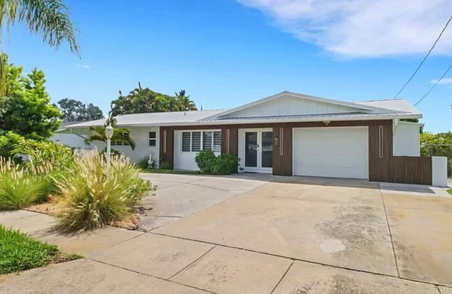Renovated Modern Home with Big Pool & Ocean Access