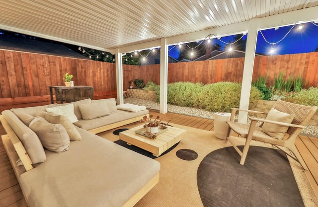 Xen House 3Bed/2Bath - Large fenced backyard - 10 Min from Downtown Sacramento