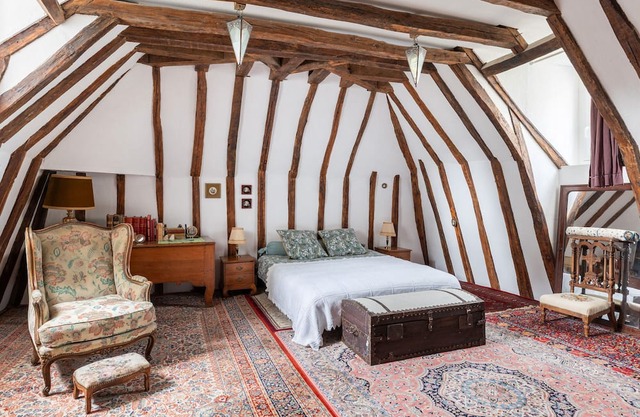 Guest Room 'La Mansarde' with Shared Garden and Wi-Fi