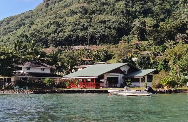 Faratea Bayhouse - Seaside, large garden, unique panoramic view.