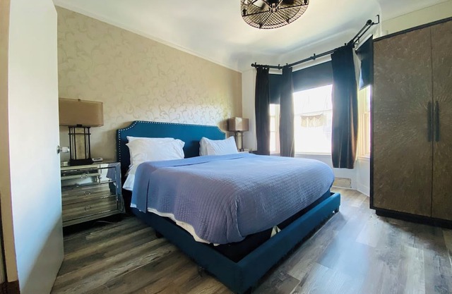 Stylish Mission/Valencia 1BR – Prime Location