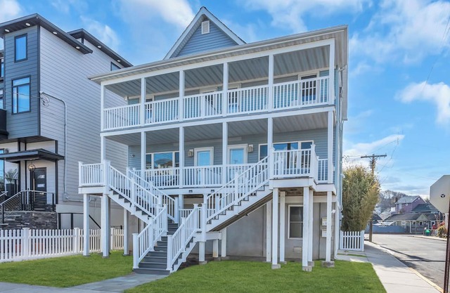 Tranquil Blue Coastal Charmer 2 or 4 bedroom Duplex in Highlands, NJ, WATERFRONT
