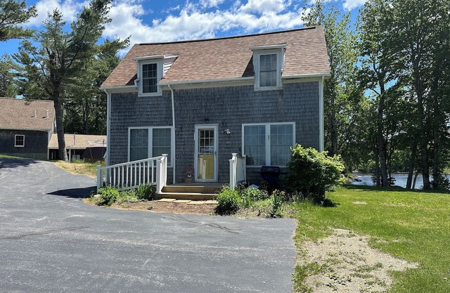 Cozy Cottage on Hadley Lake