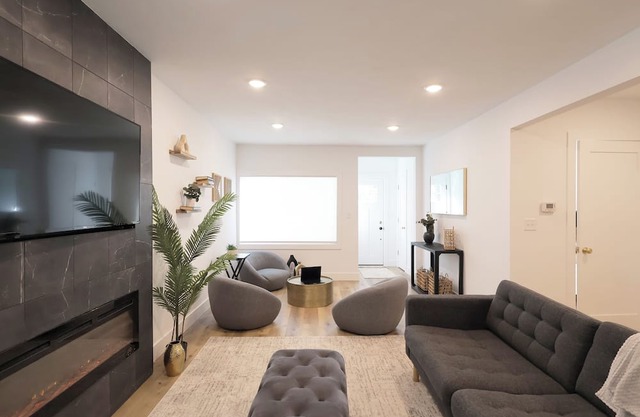 Highland Park 3BR Family + Pet Friendly Retreat Close to MOA, Airport, Colleges