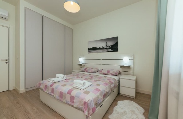 BW One-Bedroom with Gallery View, Breakfast and Parking included