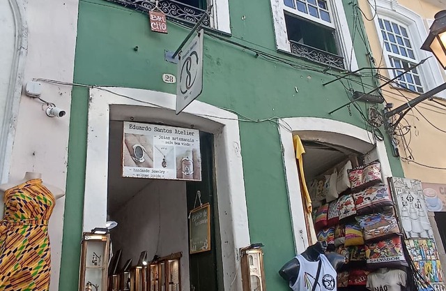Pelourinho House Experience Experience art, music and history in a unique home