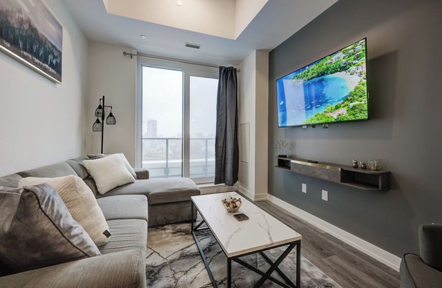 Luxury Two Bedroom Condo w/King Bed & Gym