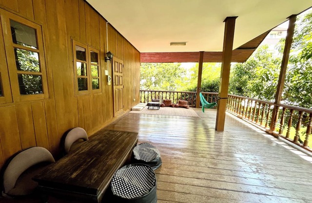 Spacious 4-guest suite, private terrace & Aircon in prime location .n
