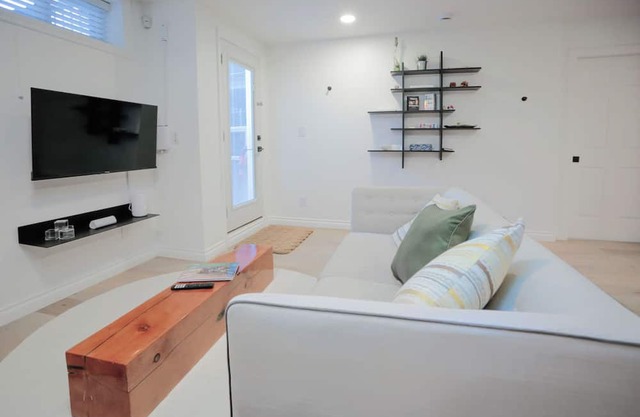 Cute Executive Basement Suite