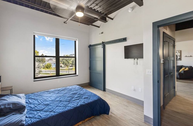 Luxury Downtown Condo with Fire Place