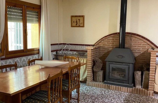 Country House 'La Solana' with Private Pool, Wi-Fi and Air Conditioning