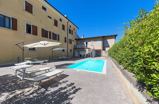 Spacious 2 bedroom apartment with pool