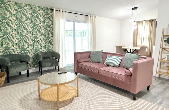 Spacious Family Dog Friendly Near TPA Airport Mall Highway 3 Bedroom Fenced Yard