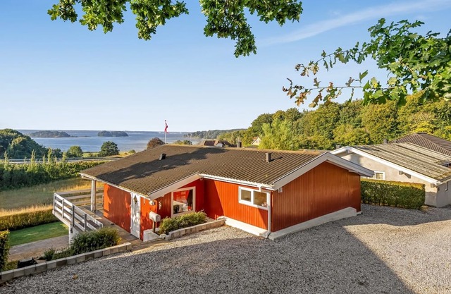"Senni" - 800m from the sea by Interhome