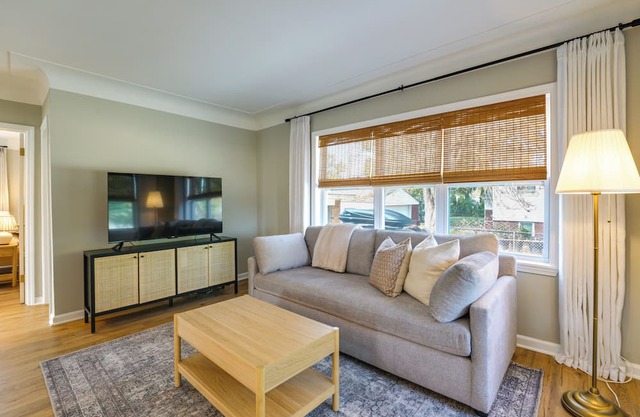 Charming Family-Friendly Duplex in Roseville!