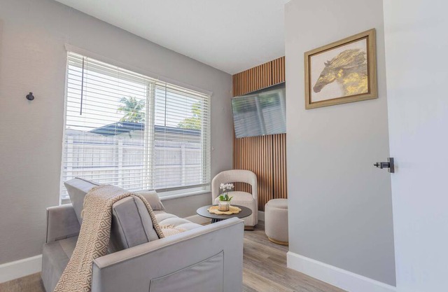 Rest A Shore - Central, Cozy 1BR