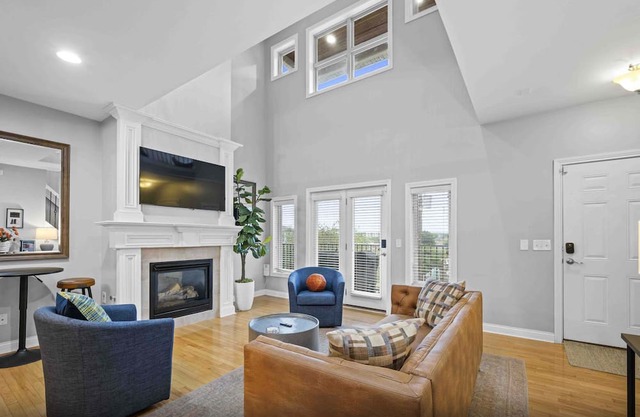 The City Staycation Condo - Downtown Cincy Views