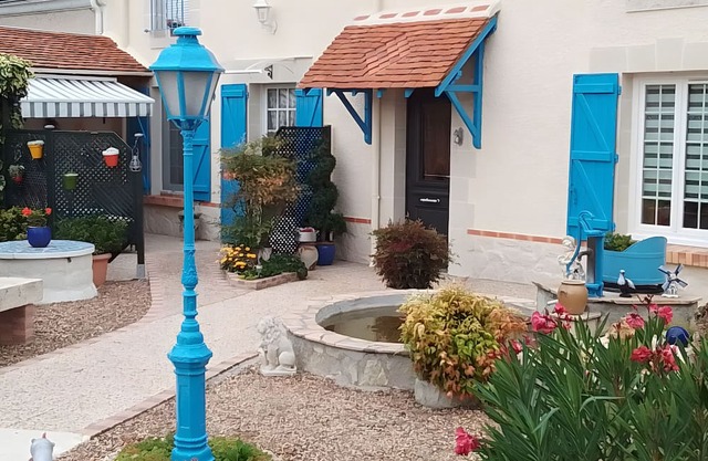 Holiday Home 'La Maison Bleue' with Private Terrace, Private Garden and Wi-Fi