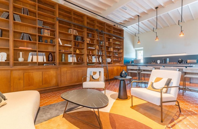 Spacious, modern loft in a château near Aix.