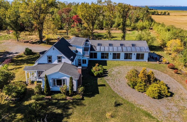 Family sized farmhouse with ocean views and indoor pool near Tatamagouche.