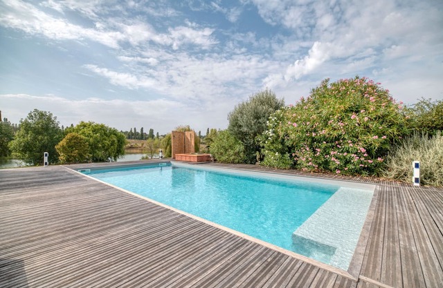 Guest House 'Domaine En Castanet' with Shared Pool, Private Garden and Wi-Fi