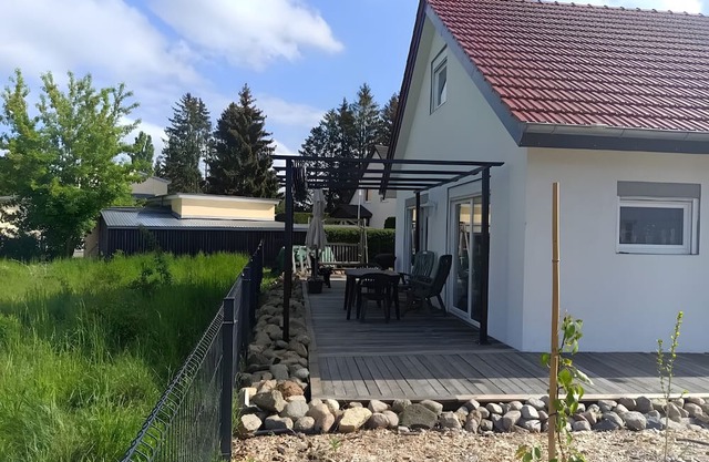 Holiday Home 'Ferienhaus Schw Agnes' with Lake View, Private Terrace and Wi-Fi