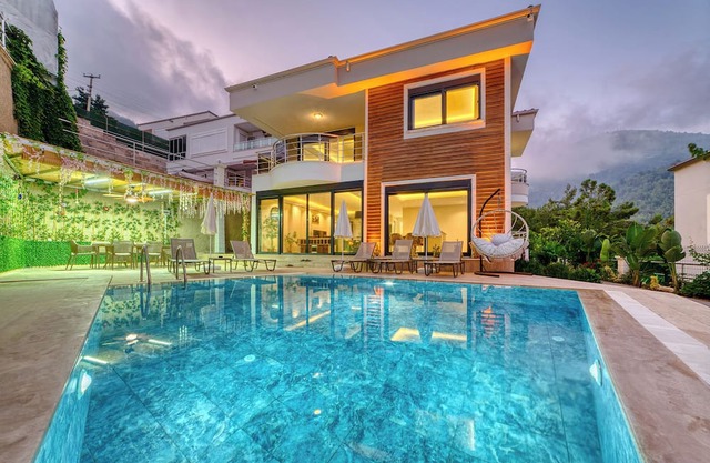 Modern 4-bedroom villa Private pool - 10 min from Kleopatra beach