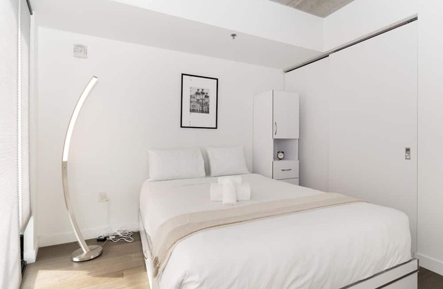 A 2 BR Unit in the Iconic Glasshouse Skylofts (1905)