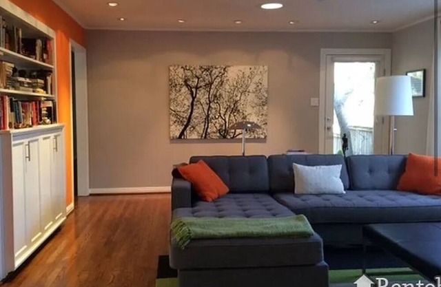Spacious 4-bedroom house in popular Tarrytown neighborhood in Central Austin