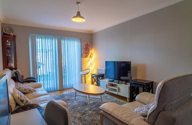 Charming 4-bedroom house with AC, fitness room in lovely Cults