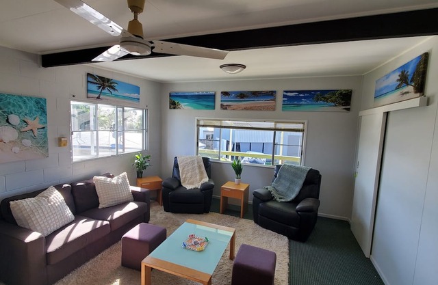 Serene St Helens Beach affordable. Multi Families. Crabbing, fishing & relax.
