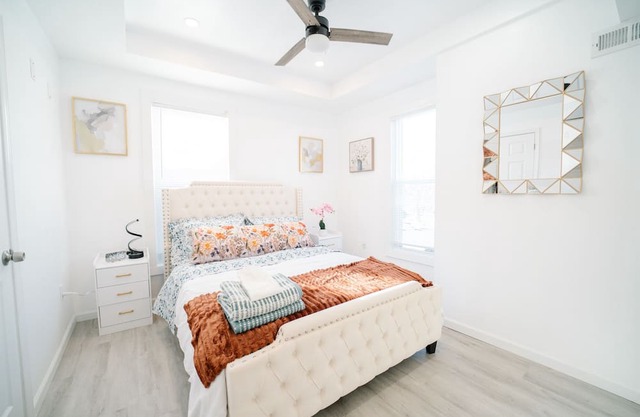 Cozy Home!Fully Renovated|Driveway Parking|Close to Metro